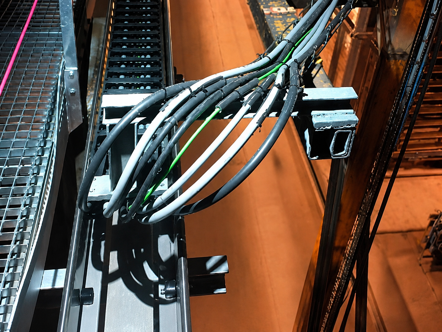 Moving end of the cable chain system